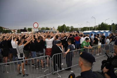 Kako je počeo nezapamćeni sukob? Treba se vratiti par sati unazad: ‘Samo ti govori mrš, mrš, mrš... Pa nismo mi beštije! Šta smo mi, građani drugog reda? Ljudi su pukli!‘