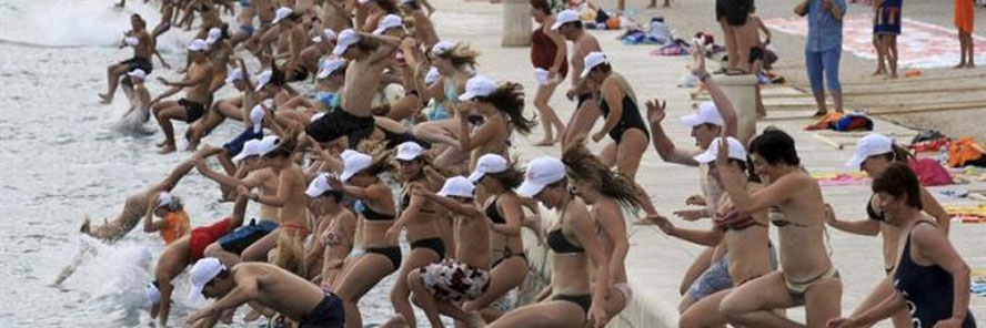 Zadrani odbili Guinnessa: tri tisuće ljudi u zajedničkom skoku u more 27. srpnja!