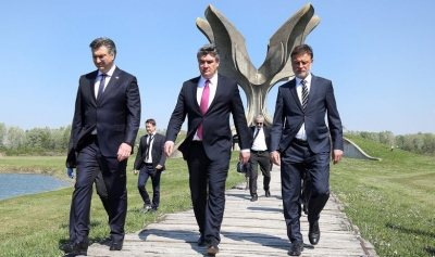 VIDEO, FOTO: PLENKOVIĆ U JASENOVCU 'Zadaća vlasti da smanjuje podjele u društvu' MILANOVIĆ 'HOS-ova ploča? Treba ju maknuti, baciti'