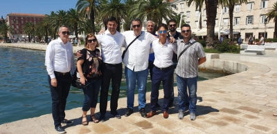 Davor Bernardić zbog prometnog kolapsa pješačio do Rive: 'HDZ uništava turizam'